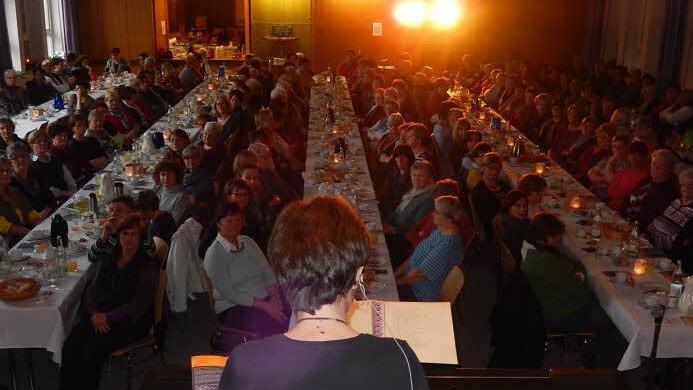 Frauenfrühstück im Oerlenbacher Pfarrsaal.