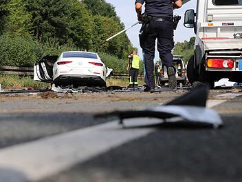 Die Bundesstra&szlig;e wurde gesperrt: In Mittelfranken ist es am Montag zu einem Verkehrsunfall gekommen. Foto: O&szlig;wald/News5