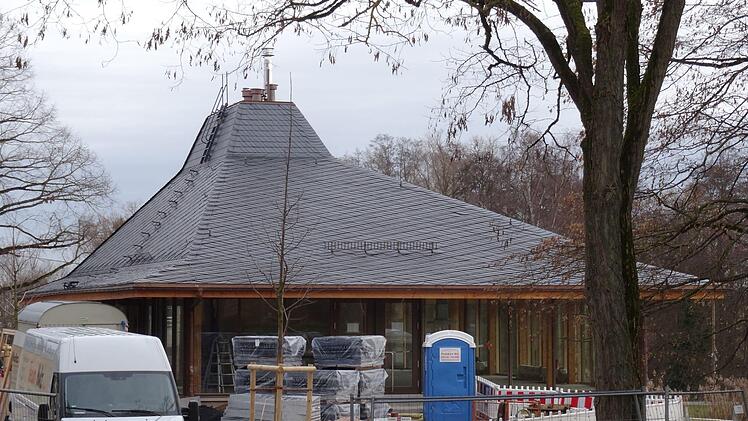 Fast fertig: das neue Bürgerhaus von Wüstenahorn. Die Eröffnung ist für März geplant. Errichtet wurde das Gebäude an der Stelle der ehemaligen Postfiliale.Foto: Jochen Berger