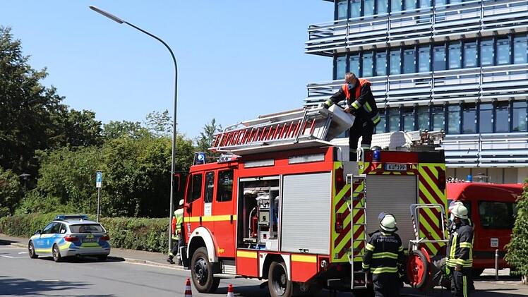 Unter anderem auch vor dem Max-Rubner-Institut hatten die Rettungskräfte Aufstellung genommen. Foto: Katrin Geyer