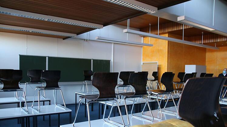 Mit der Übernahme des alten BBZ gehören der Stadt Münnerstadt auch komplett eingerichtete Klassenzimmer. Foto: Thomas Malz