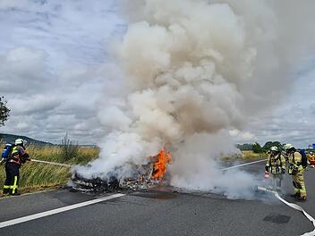 A73: BMW steht bei Lichtenfels in Flammen