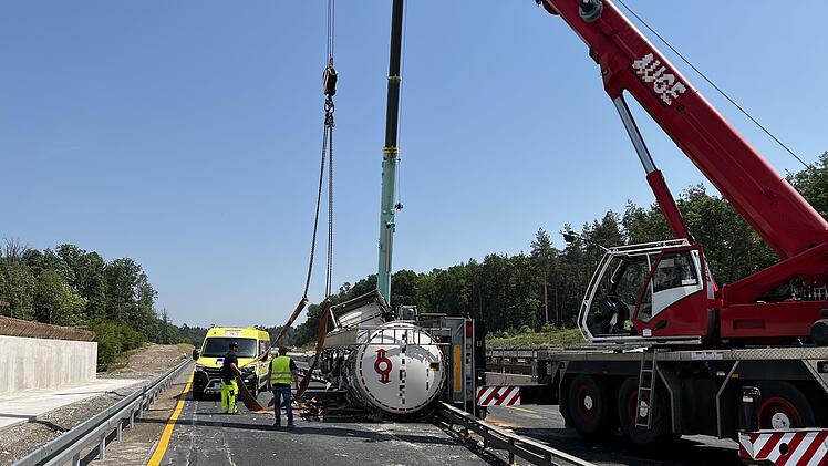 Nach Unfall auf der A3: Zahlreiche Autofahrer stecken bei Hitze in kilometerlangen Stau