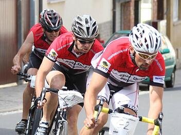 Ein Höhepunkt des Bergzeitfahrens ist das Mannschaftsrennen an den Sulzthaler Serpentinen. Foto: Main-Post Archiv
