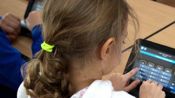 Europaweit werden Tablets mehr und mehr in Grundschulen eingesetzt. In Bayern gibt es derzeit erst 20 Grundschulen mit schuleigenen Tablet-Klassensätzen.  Foto: snappet