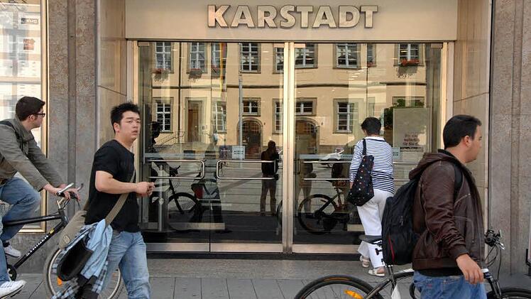 Eingang der Karstadt-Filiale in Bamberg. Foto/Archiv: Ronald Rinklef