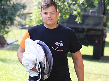 Jakob Groh begeistert sich seit seinem elften Lebensjahr für die Imkerei. Fotos: Helmut Will