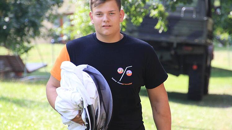 Jakob Groh begeistert sich seit seinem elften Lebensjahr für die Imkerei. Fotos: Helmut Will