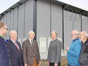 Über den gelungenen Bau freuten sich (von links) Markus Weber, Michael Weber, Johannes Weber, Georg Weber, Winfried Lebok und Gerd Peter Lauer.  Foto: Veronika Schadeck