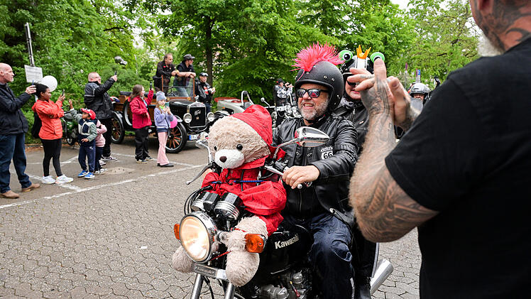 Erlanger Toy Run: Biker sammeln Rekordsumme f&uuml;r kranke Kinder
