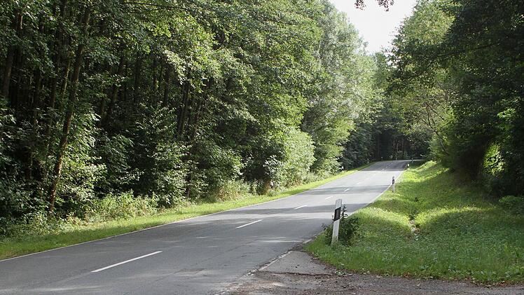 Die Staatsstraße in Richtung Trossenfurt.  Fotos: Günther Geiling