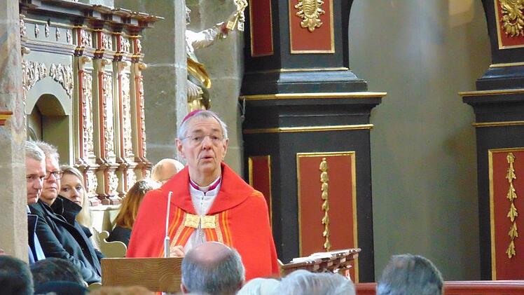 Erzbischof Schick: "Das Kreuz muss bleiben." Foto: Petra Malbrich