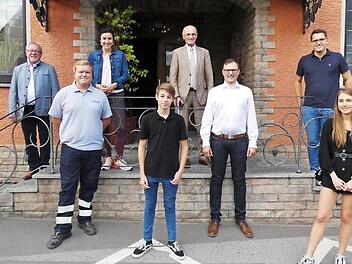 Sie alle sind stolz auf den neuen JU-Ortsverband Sand. Im Bild von links: JU-Kreisvorsitzende Steffi Hümpfner, CSU-Ortsvorsitzender Gerhard Zösch, Schriftführer Patrik-Kevin Mahr, Staatsministerin Dorothee Bär, Beisitzer Marcel Schmitt, Landrat Wilhelm Schneider, Vorsitzender Julian Müller, JU-Landesvorsitzender Christian Doleschal, Beisitzerin Isa Wagner und stellvertretende JU-Bezirksvorsitzende Isabell Rott.  Foto: Licha