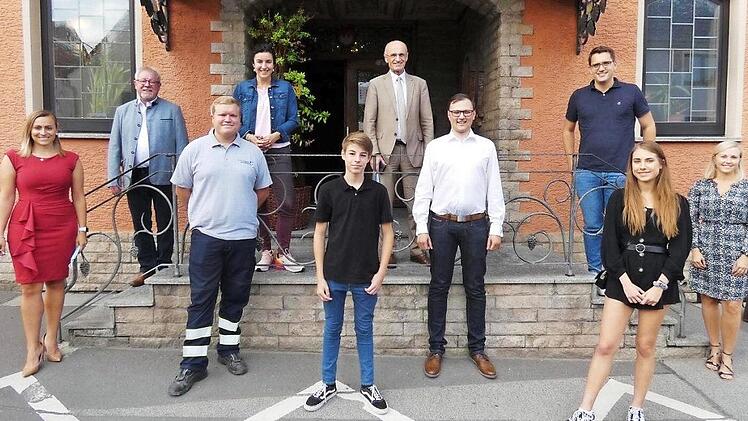 Sie alle sind stolz auf den neuen JU-Ortsverband Sand. Im Bild von links: JU-Kreisvorsitzende Steffi Hümpfner, CSU-Ortsvorsitzender Gerhard Zösch, Schriftführer Patrik-Kevin Mahr, Staatsministerin Dorothee Bär, Beisitzer Marcel Schmitt, Landrat Wilhelm Schneider, Vorsitzender Julian Müller, JU-Landesvorsitzender Christian Doleschal, Beisitzerin Isa Wagner und stellvertretende JU-Bezirksvorsitzende Isabell Rott.  Foto: Licha