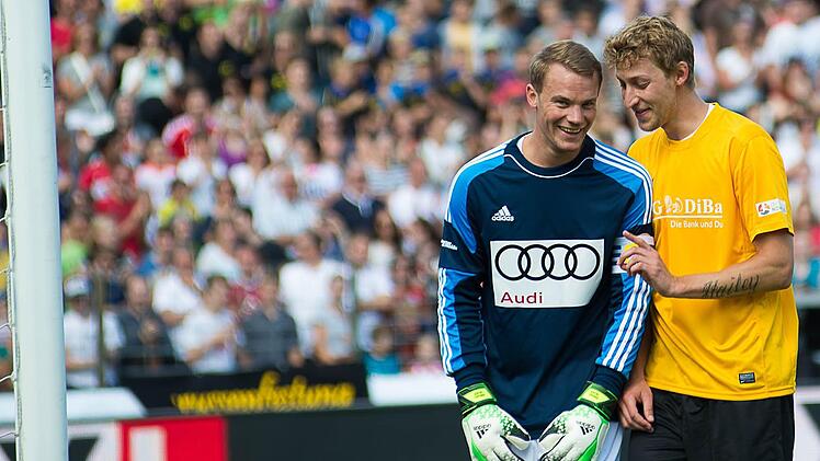 Manuel Neuer und Stefan Kießling.  Foto: Tobias Köpplinger