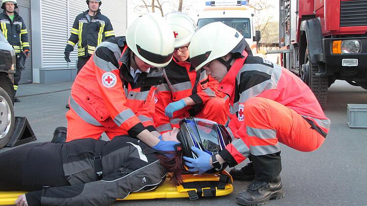 Vorsicht ist beim Abnehmen des Helms geboten. Foto: Jürgen Gärtner