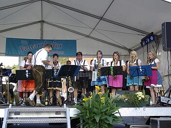 Schmissig, fesch und in vielen Musikstilen zuhause: Die Feuerthaler Musikanten.  Fotos: Winfried Ehling