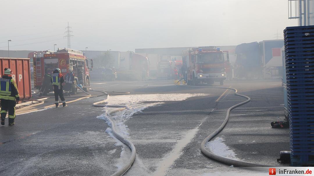 Feuer in Industriebetrieb in Alzenau – Schaulustige behindern Feuerwehr