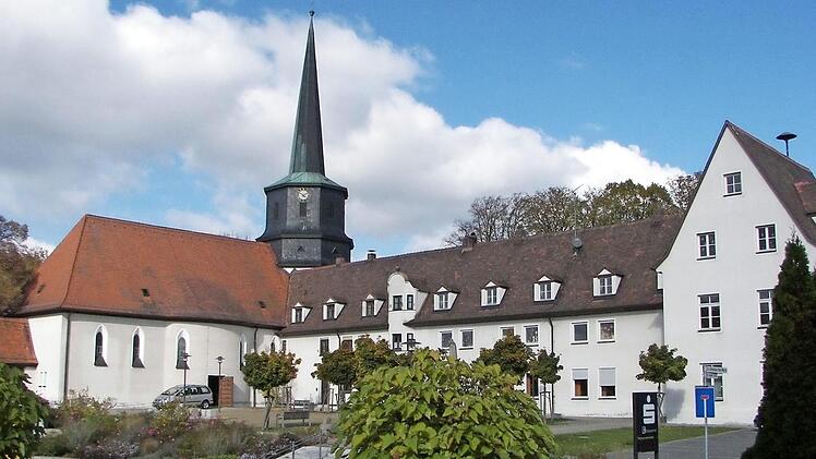 Die Niederndorfer St.-Josef-Kirche samt Gemeindebau Foto: Manfred Welker