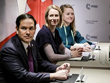 US-Au&szlig;enminister Marco Rubio (l), und Kaja Kallas (M)
