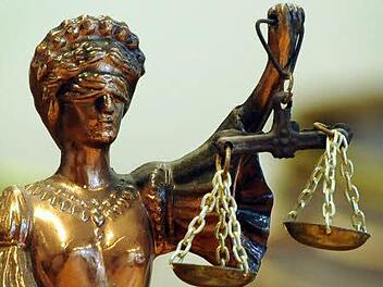 Justizia hat entschieden, dass bei einem 28-jährigen Mann aus dem Landkreis Bad Kissingen nur noch eine Haftstrafe, verbunden mit einer Therapie, hilft, wenn er von den Drogen loskommen soll. Symbolfoto:  Archiv