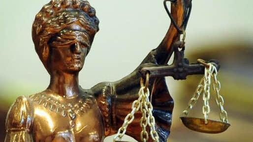 Justizia hat entschieden, dass bei einem 28-jährigen Mann aus dem Landkreis Bad Kissingen nur noch eine Haftstrafe, verbunden mit einer Therapie, hilft, wenn er von den Drogen loskommen soll. Symbolfoto:  Archiv