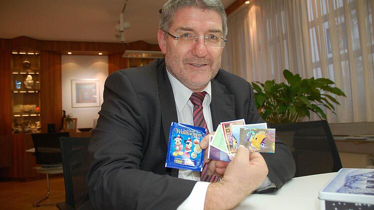 Immerhin - eins von fünf Bilchen, die wir dem Landrat schenkten, hatte er noch nicht. Foto: Rainer Lutz