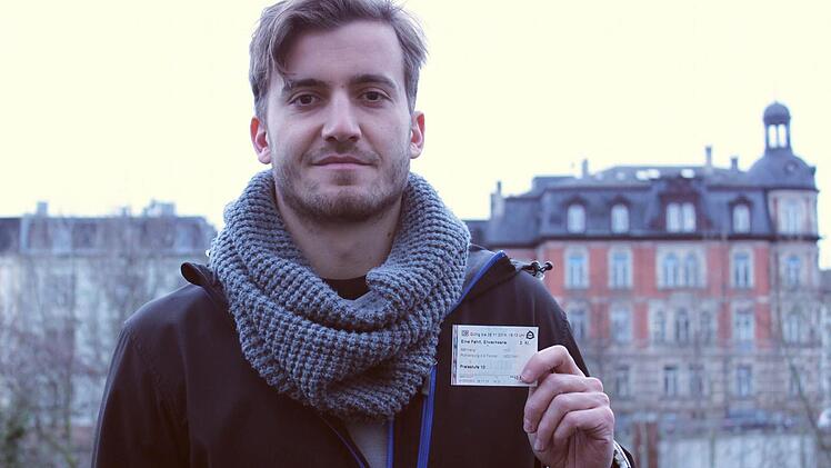 "Ich nutze jede Gelegenheit, um dem Schweine-Kapitalismus die Löffel langzuziehen", so Christoph Kraus (21) über das Bahnsharing.