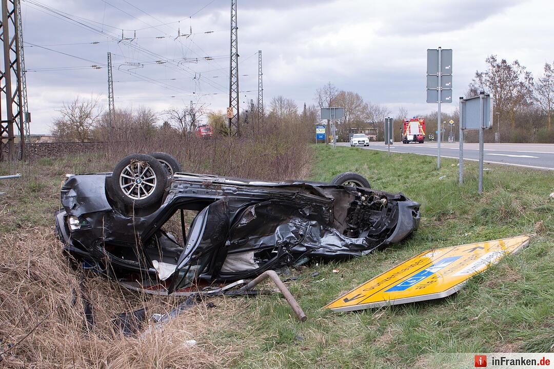 Bei einem schweren Verkerhrsunfall in Gunzenhausen haben sich vier Menschen teilweise schwer verletzt.