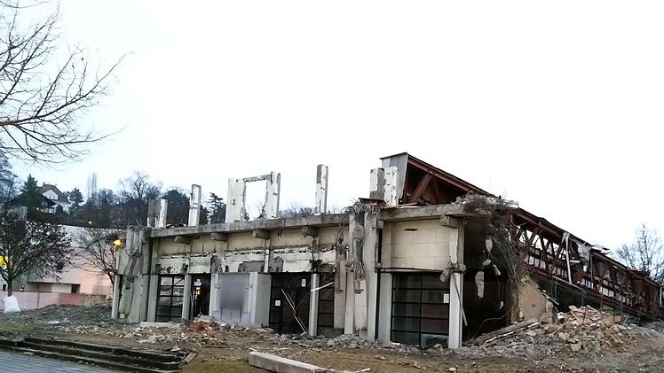 Impressionen vom Abriss der Coburger Angerhalle: 2. MärzFoto: Jochen Berger