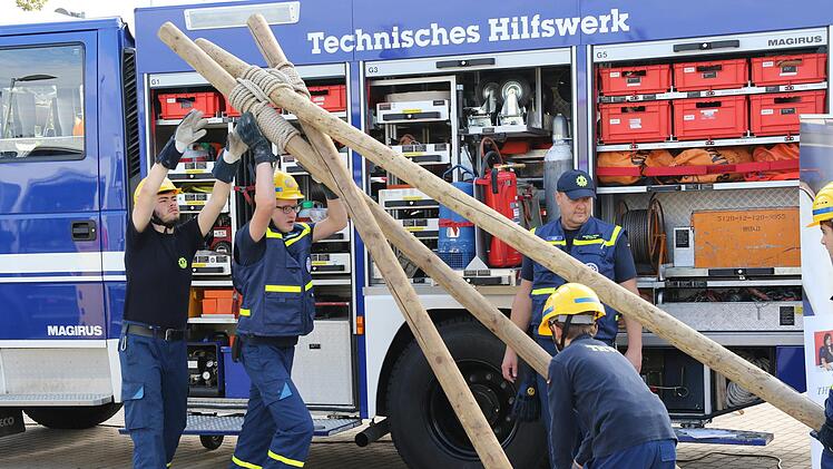 Die THW-Jugend baut und konstruiert fleißig.  Foto: Wolfgang Desombre