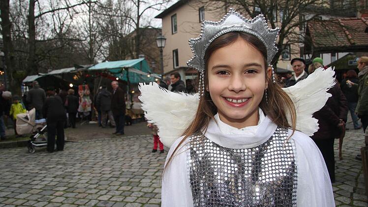 "Wann kommt das Christkind eigentlich?" Die kleinen Besucher der Blaicher Weihnacht konnten es kaum erwarten bis Christkind Savina Förster (10) erschien.