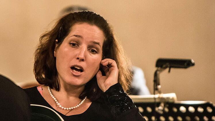 Impressionen vom Adventskonzert in Neustadt mit der Kantorei St. Georg: Susen Schneider (Sopran)Foto: Jochen Berger