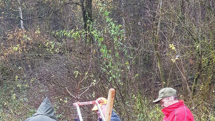 Die "Pflanzmänner" trotzen Wind und Wetter. Foto: Pfann