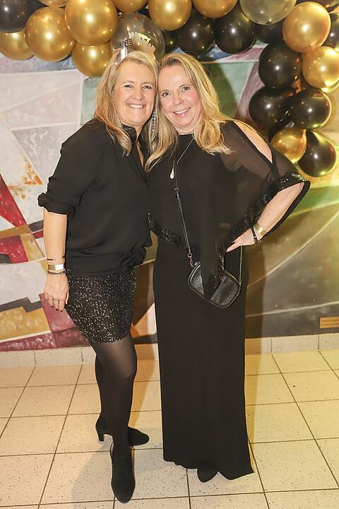 Es wurde in das Jahr 2025 gefeiert.