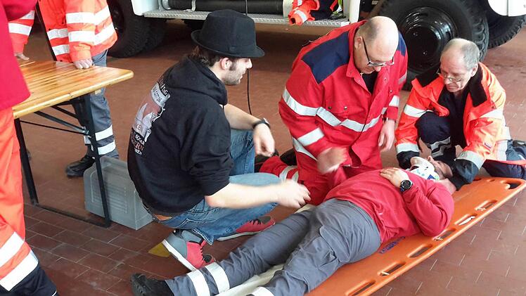 Fortbildung für Helfer vor Ort.