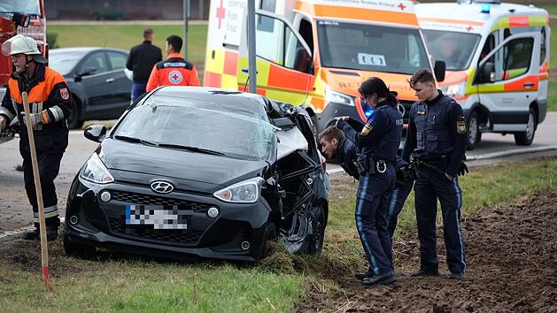 B&uuml;chenbach: Unfall zwischen Auto und Lkw