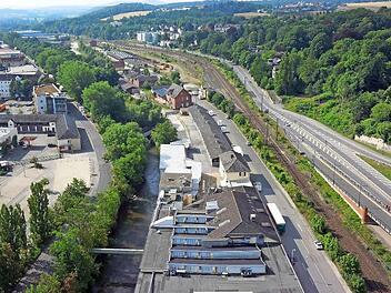 Coburgs "Filetstück" aus der Vogelperspektive: Zwischen dem alten Schlachthof (im Vordergrund) und dem ehemaligen Güterbahnhof (im Hintergrund) soll mehr als nur ein "Band der Wissenschaft" entstehen. Foto: Wohnbau