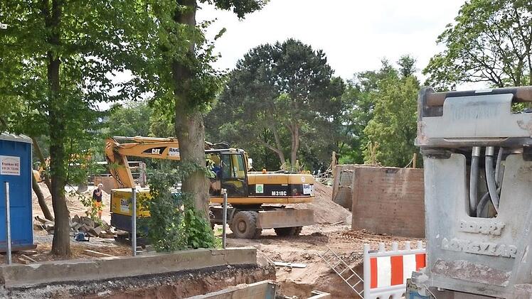 Die Sanierung der Wasserleitung war ein Thema in der Bürgerversammlung in Wonsees. Symbolbild: Archiv/Bernhard Panzer