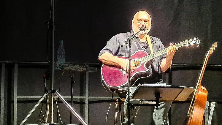 Wolfgang Buck präsentierte in Ebermannstadt sein neues Programm "Iech wär dann do". Foto: Carmen Schwind