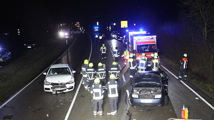 B13 bei Ansbach: Mann verursacht zwei Unf&auml;lle hintereinander - zwei Schwerverletzte