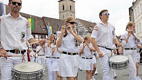 Wenn der Spielmannszug Jahn Forchheim am Sonntag beim Annafestzug aufmarschiert, ist das auch live im Internet zu sehen.  Foto: Archiv FT