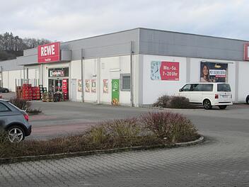 Die Erweiterung des Rewe-Markts wie auch die Änderung des Bebauungsplans "Siebenäcker" ist in trockenen Tüchern. Foto: Winfried Ehling
