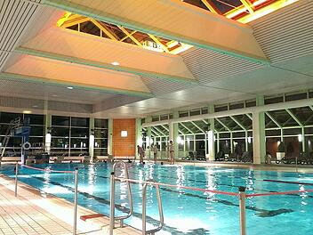 Auch im Winter ist Schwimmen eine beliebte Freiizeitaktivität.