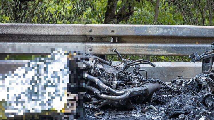 Tragischer Unfall: Motorradfahrer verbrennt nach Zusammenprall mit Auto