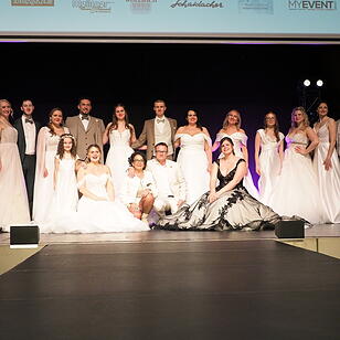 Inkl. Braut- und Festmodenschauen.