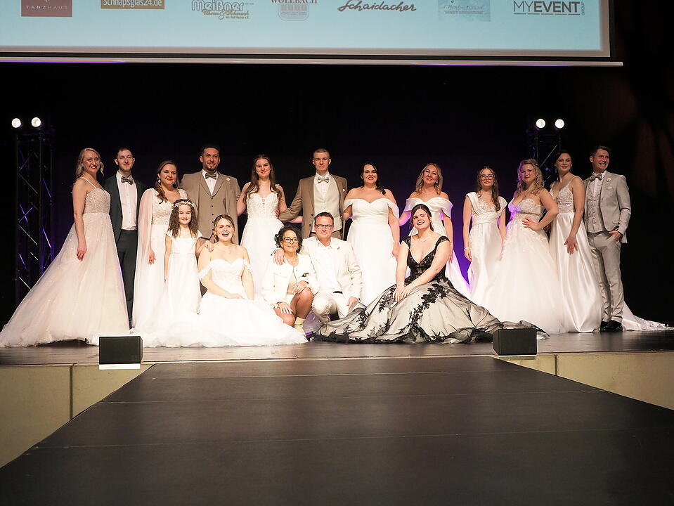 Inkl. Braut- und Festmodenschauen.