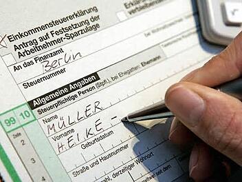 Aufschieben, so lange wie möglich, hilft nicht. Die Steuererklärung machen die wenigsten gern.  Foto: dpa