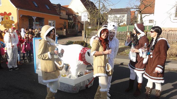 Viel los war beim Faschingszug in Poppenroth. Foto: Wolfgang Wimmel
