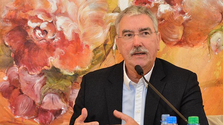 Der ehemalige Redaktionsleiter der Saale-Zeitung, Paul Ziegler, berichtete im Erzählcafé.Björn Hein